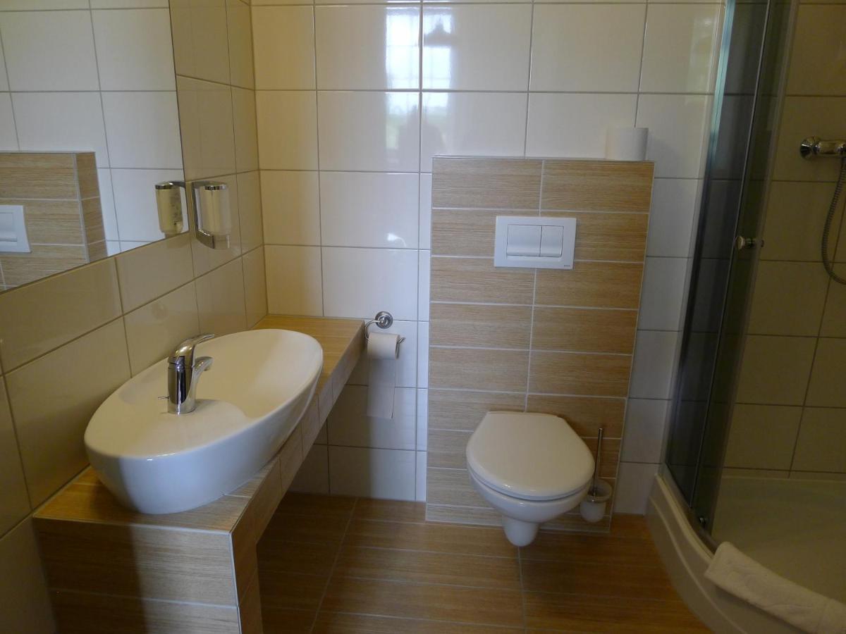 Dom Mlynarza Hotel Zukczyn Екстериор снимка