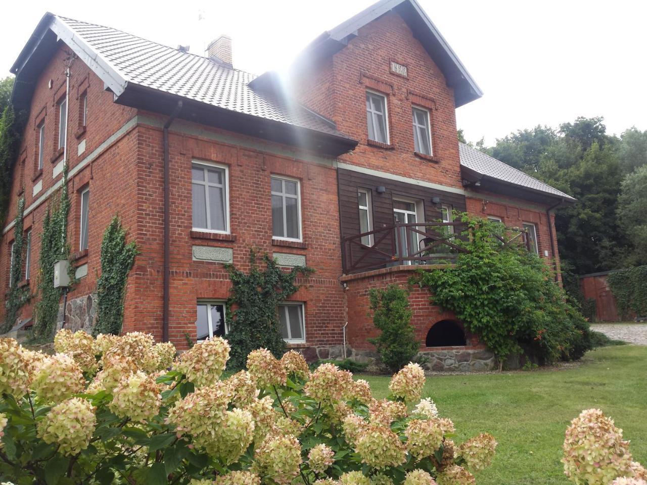 Dom Mlynarza Hotel Zukczyn Екстериор снимка