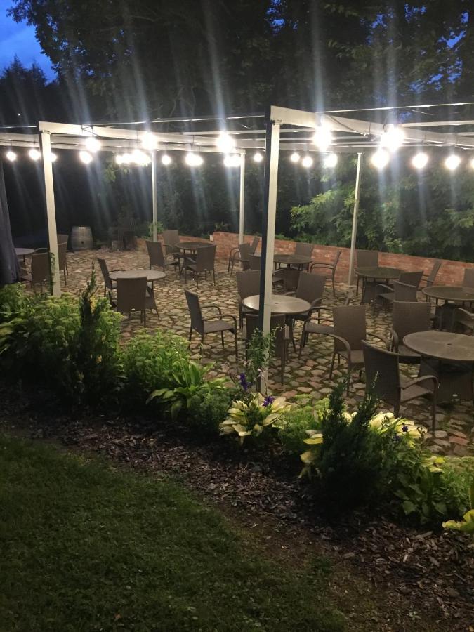 Dom Mlynarza Hotel Zukczyn Екстериор снимка